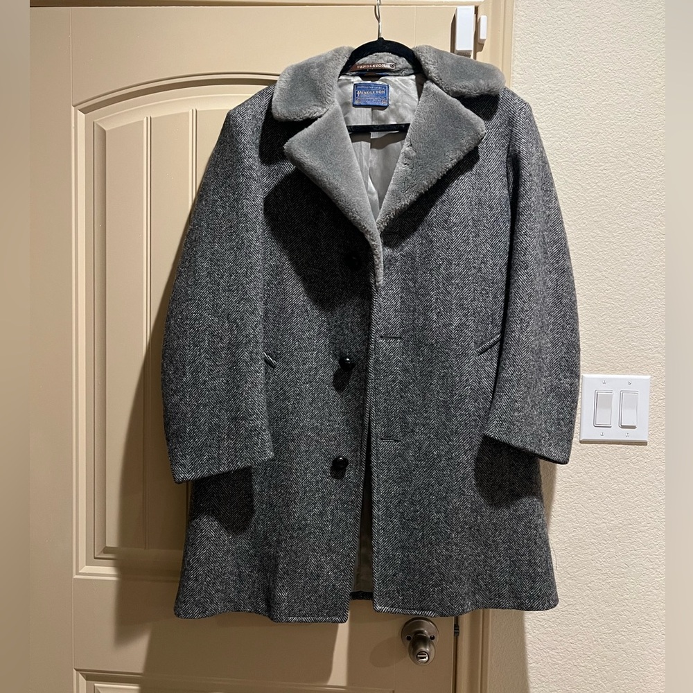 Vintage Pendleton men’s wool overcoat with faux fur collar